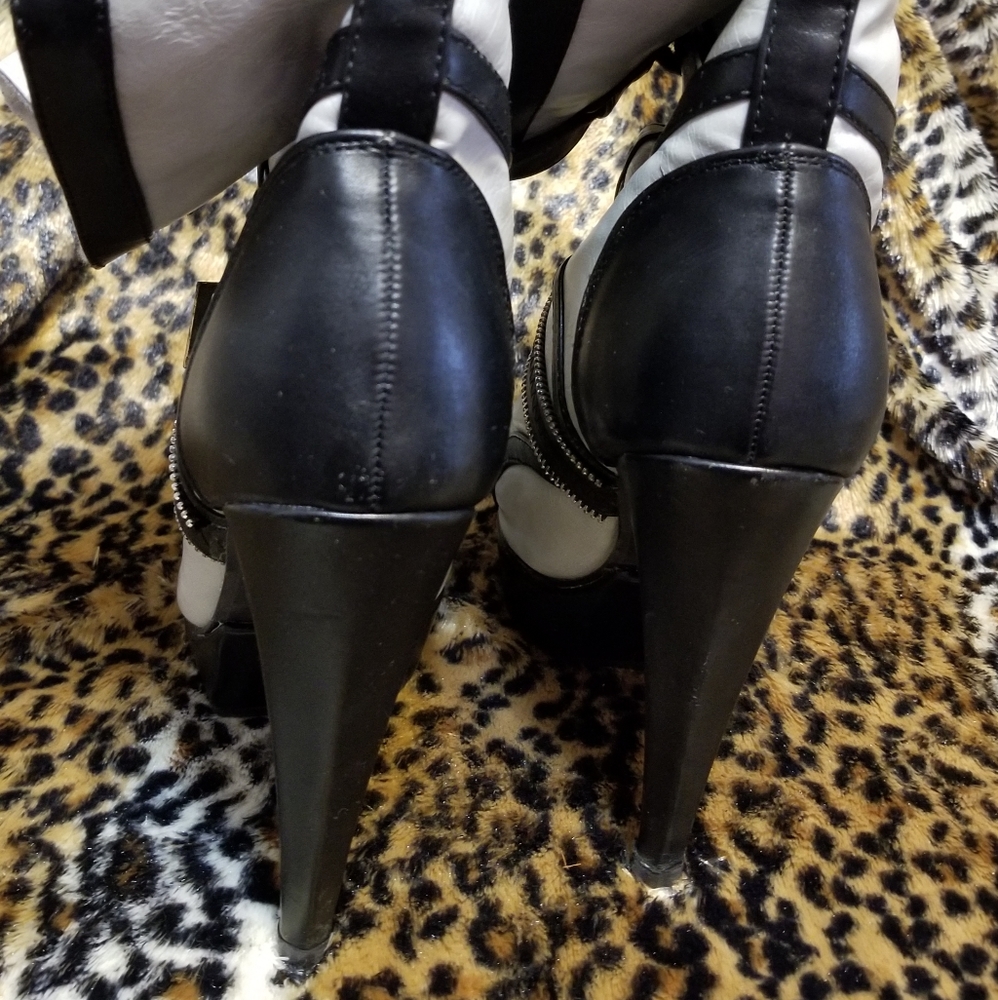 Boots - Picture 5 of 5